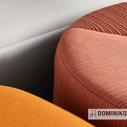 Gedetailleerde weergave van Kvadrat Febrik Husk meubelstof met driedimensionale ribbelstructuur, geïnspireerd op maïskolven.