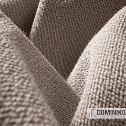 Close-up van Vidar 4 meubelstof met textuur in natuurlijke tinten, ontworpen door Fanny Aronsen en bijgewerkt door Raf Simons.