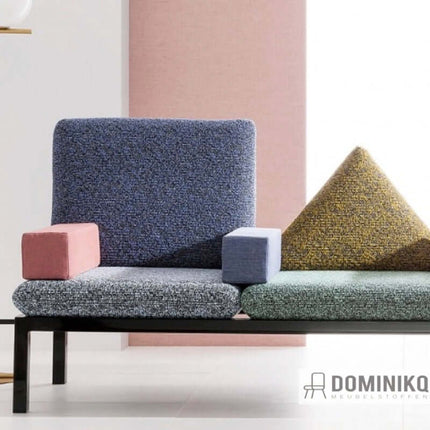 Moderne bank bekleed met handgeweven Kvadrat Sahco Sequence stof in diverse kleuren, ontworpen door Sahco uit Italië.