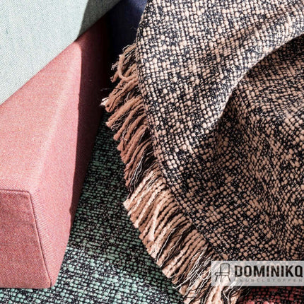 Detail van handgeweven Kvadrat Sahco Sequence stof, geweven structuur met mix van katoen, polyacryl, wol en nylon, in diverse kleuren.