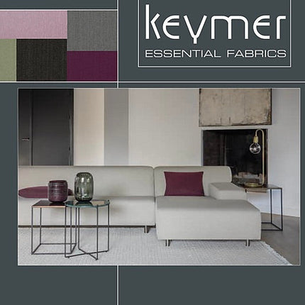 Keymer Adventure meubelstof in moderne woonkamer, levendige stof met ton-sur-ton accent, perfect voor duurzaam interieurdesign.