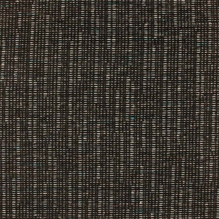 Close-up van Aristide Leon 122 Thunder met subtiele wafelstructuur, zachte textuur, wolachtig oppervlak in donkere tinten.