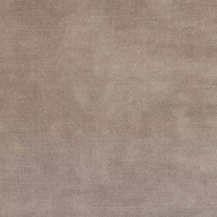 Aristide Markle 255 Mocha fluwelen meubelstof met lichte glans en rijke uitstraling, brandvertragend en slijtvast.