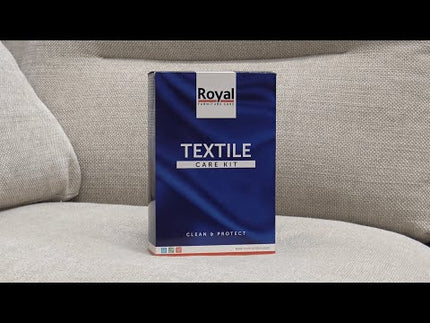Textielverzorgingskit van Royal voor het reinigen en beschermen van textiel en microvezel leer, verpakt in blauwe doos.