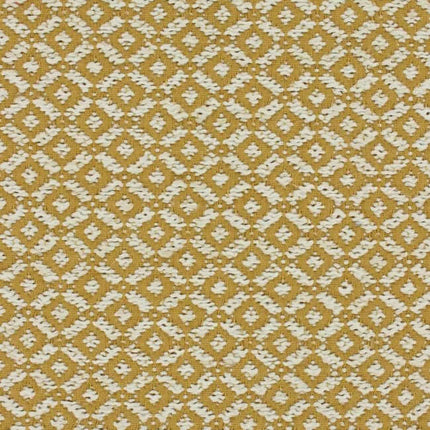 Varga klassieke meubelstof van Aristide met geometrisch patroon in honingkleur, elegant en verfijnd voor stijlvol interieurontwerp.