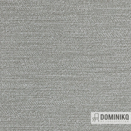 Zilveren Sark stof met zijdezachte textuur, ideaal voor recreatief en commercieel gebruik. Luxueuze uitstraling, vanaf 5 meter 10% korting.