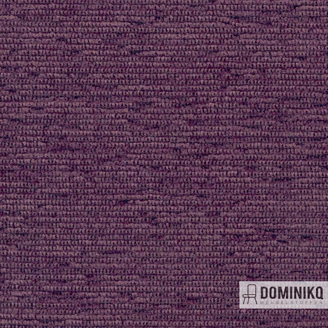 Extex Mull EM12 Morello van Vyva Fabrics, luxe chenille stof in rijke paarse tint, duurzaam en eenvoudig te onderhouden.