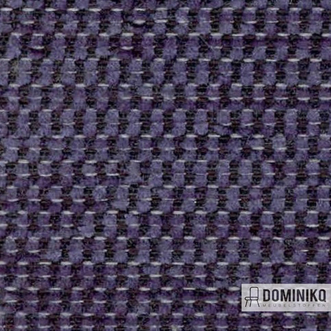 Luxe chenille stof van Vyva Fabrics in paarse tint met natuurlijke uitstraling en rijke textuur, ideaal voor onderhoudsarm interieur.