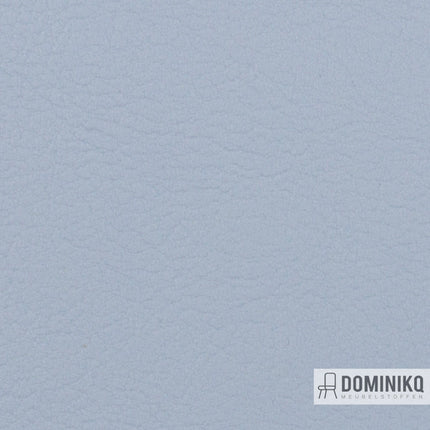 Detail van Valencia kunstleer in Skylight kleur van Vyva Fabrics, met verfijnde textuur en luxe uitstraling.