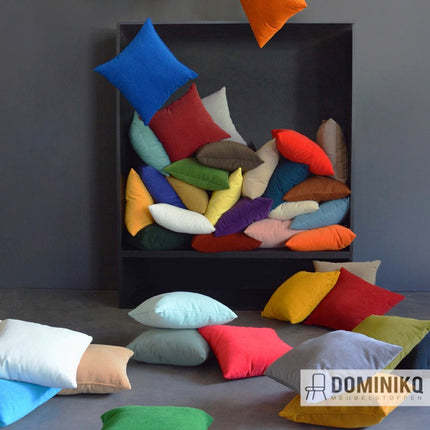 Vrolijke kussens in verschillende kleuren, geschikt voor diverse interieurs, gemaakt van Casal's Amara meubelstof.