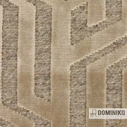 Jacquard velours meubelstof uit de Aristide Central Park collectie in champagne kleur met geometrisch patroon.