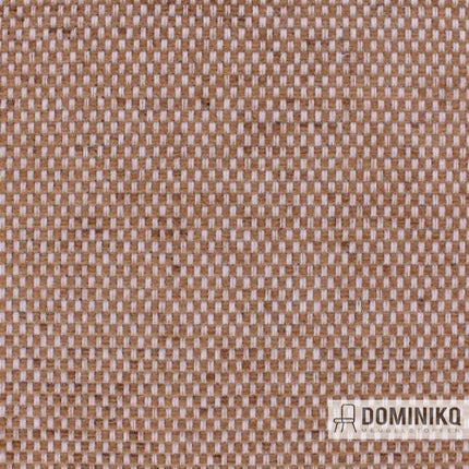 Alt Tag: Caramel geweven stof van Aristide César met Aquaclean technologie, geschikt voor diverse interieurtoepassingen.