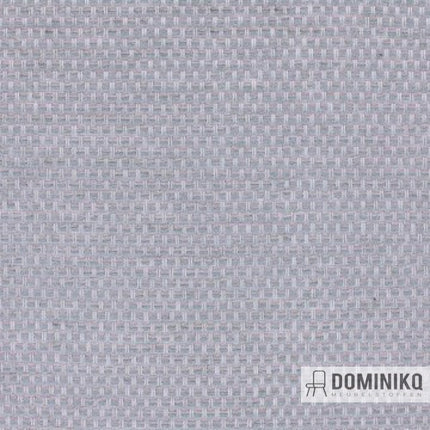 Geweven meubelstof Aristide César 620 Iceberg met Aquaclean technologie, zachte en duurzame stof in lichtblauwe tint.