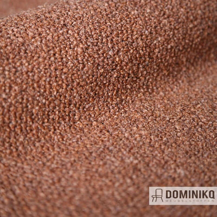 Bruine meubelstof Monza van De Ploeg met bouclé weefsel en hoge slijtvastheid, ideaal voor eetkamerstoelen en drukke kantoren.