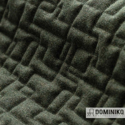 Gewatteerde stof De Ploeg Bold met geometrisch labyrintpatroon, perfect voor meubels, wanden of panelen. Akoestisch en eigenzinnig.