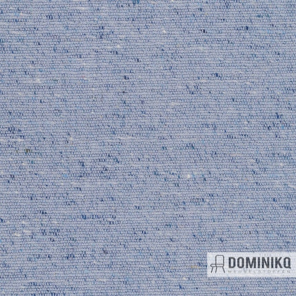 Grijs meubelstof met blauwe spikkels van Bute Fabrics, ideaal voor meubels en gordijnen. Stijlvolle en veelzijdige stof.