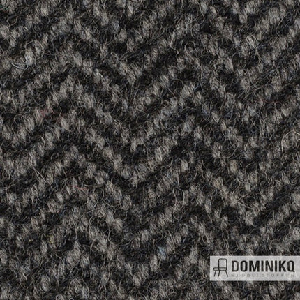 Alt Tag: Close-up van Bute Fabrics Lewis CF840-0116 Flint wollen meubelstof met zigzag chevron-patroon, zonder watermerk vermelding.