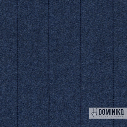Camira Fabrics Synergy Quilt Channel QSC62 Alike, gewatteerde blauwe meubelstof met wol, patroon zichtbaar.