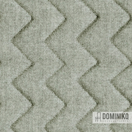 Camira Fabrics Synergy Quilt Chevron QSV08 Serendipity stof met zigzagpatroon, gewatteerd en wolmix, lichtgrijs design.