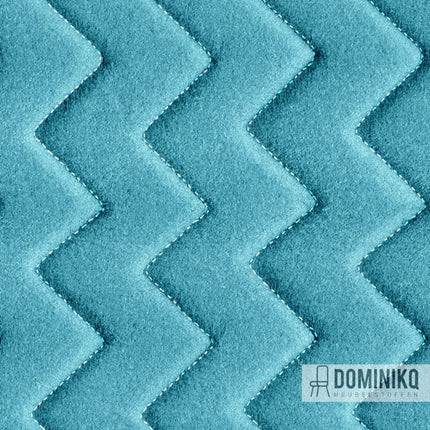 Camira Fabrics Synergy Quilt Chevron QSV55 met zigzagpatroon, gewatteerde meubelstof met 95% wol in turquoise tint.