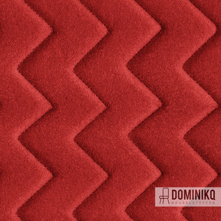 Camira Fabrics Synergy Quilt Chevron QSV84 in rood, gewatteerde meubelstof met wol en kunstvezel voor hoogwaardig interieur.