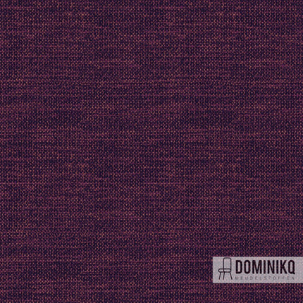 Paarse meubelstof Camira Fabrics Track HTK12, luxueuze Trevira CS chenille, wasbaar op 60 graden, ideaal voor intensief gebruik.