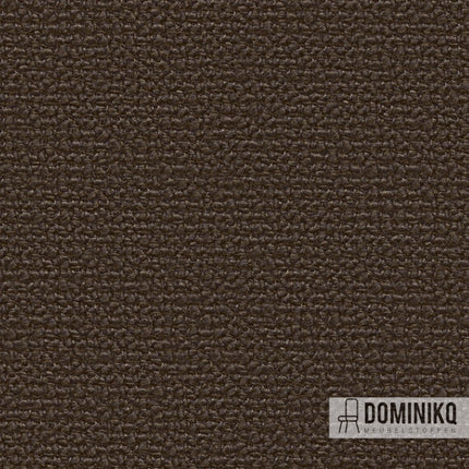 Close-up van Camira Fabrics Yoredale Thoralby UDA06 stof met gestructureerd weefpatroon en donkere bouclé-achtige garen details.