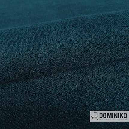 Meubelstof Amara van Casal in kleur 124 Océan met subtiel reliëf, ideaal voor diverse interieurstijlen.