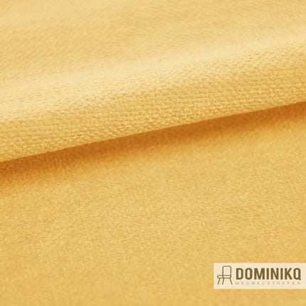 Amara meubelstof van Casal in kleur Poussin met subtiele reliëfstructuur, geschikt voor veelzijdige interieurtoepassingen.