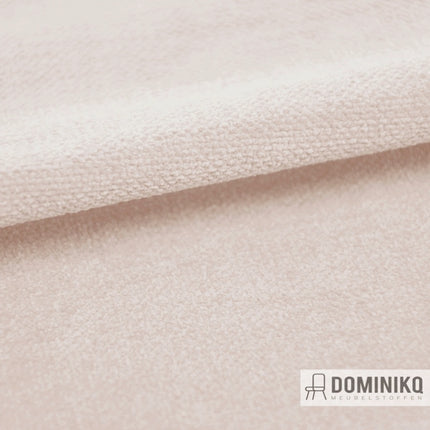 Amara meubelstof Casal, subtiel reliëf in acru, geschikt voor diverse interieurs, geweven met dikke garens.