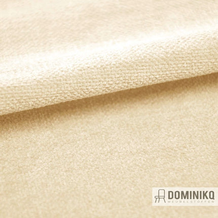Amara 7272 Crème meubelstof met subtiel reliëf en diverse tinten, geschikt voor veelzijdig interieurgebruik, getoond in close-up.