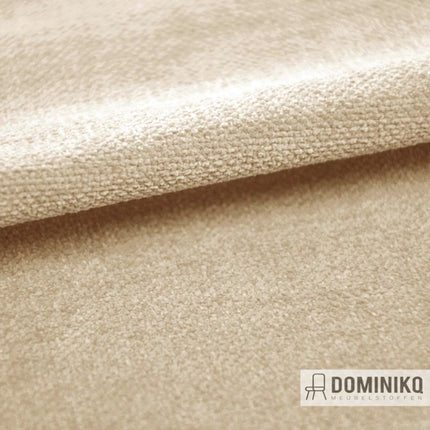 Amara meubelstof van Casal in mastic kleur met subtiel reliëf, ideaal voor interieurs. Geen watermerk benoemen.