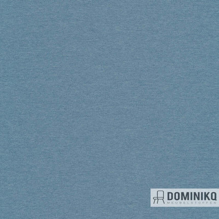 De Ploeg Solid 41 dim-out stof met tweekleurig effect en subtiele glans. Stevig, vlamvertragend en luxe, ideaal voor professioneel gebruik.