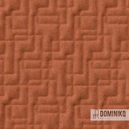 Geometrisch patroon van dikke, gewatteerde stof Bold van De Ploeg. Ideaal voor meubels en panelen, biedt hoge comfort en akoestiek.