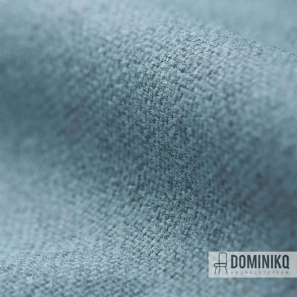 De Ploeg - Ploegwool stof in blauwe tint, slijtvast en populair. "Vanaf 5 meter 10% korting" - ideaal voor zitmeubels en milieuvriendelijk.