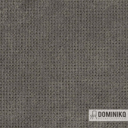 Stofmonster van Fabraa - Regain in taupe, gerecycled RPET met chenille textuur, duurzaam en comfortabel voor meubels.