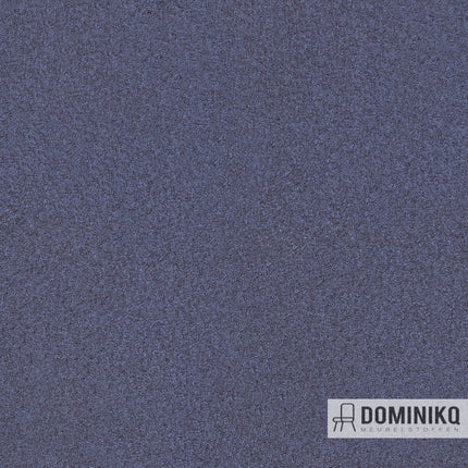 Comfort+ meubelstof in een donkerblauwe suède look, vlekwerend en zacht oppervlak, van Europese makelij door Gabriel.