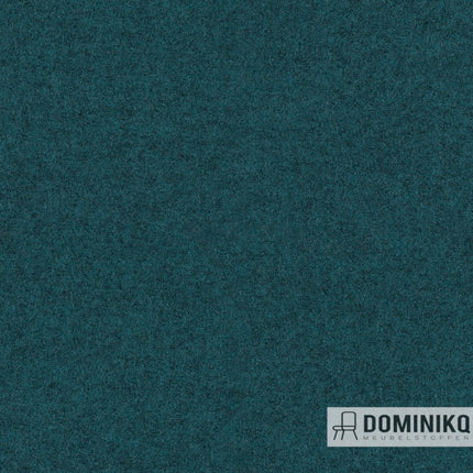 Focus Melange Screen stof in donkerblauw voor akoestische privacy schermen, verzachtende woltextuur met geluidsabsorptie eigenschappen.