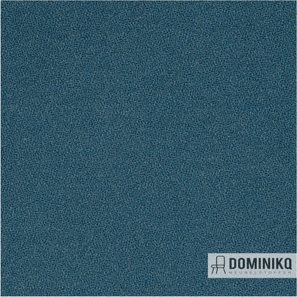 Gaja Classic stof in een levendige blauwe kleur, gemaakt van 100% Nieuw-Zeelands wol, met brandwerende en antistatische eigenschappen.