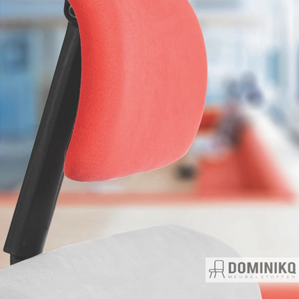 Rode stoel met Comfort+ suède-look stof, vlekwerend en duurzaam, geschikt voor elk interieur.