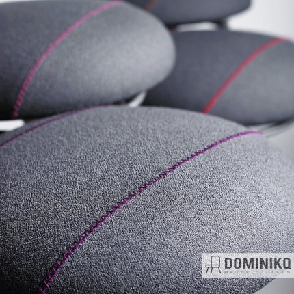 Close-up van Gaja Classic stof met crêpe geweven look, New-Zealands wol in moderne kleuren, ademend en brandwerend.