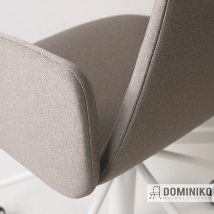 Verstelbare stoel bekleed met Gabriel Athlon Plus stof, grijsbruin, met moderne en klassieke uitstraling voor ultiem comfort.