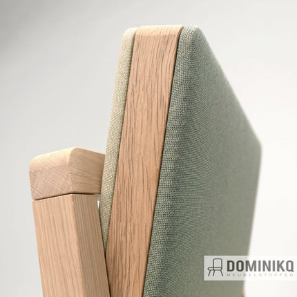 Close-up van stoffering met Gabriel Cura Screen stof op houten meubelstuk.