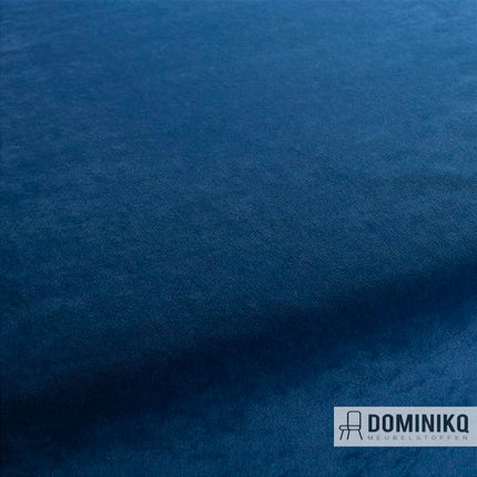 Velvet stof JAB Anstoetz Champion Vol1 in diepblauw, polyester, slijtvast, veelzijdig inzetbaar voor interieurdecoratie.