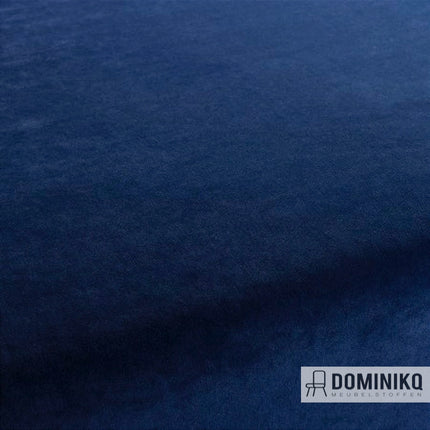 Blauwe JAB Anstoetz Champion Vol1 fluweelstof, slijtvast en veelzijdig voor interieurdecoratie.