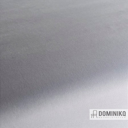 Zilverkleurige JAB Anstoetz Champion Vol2 JA3005-093 velvet stof, verfijnd weefsel geschikt voor decoratie en slijtvast gebruik.