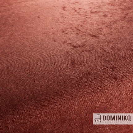 Toyo chenille stof van JAB Anstoetz in rijke roodachtige kleur, verfijnde structuur uit Duitsland, geschikt voor meubels en interieur.