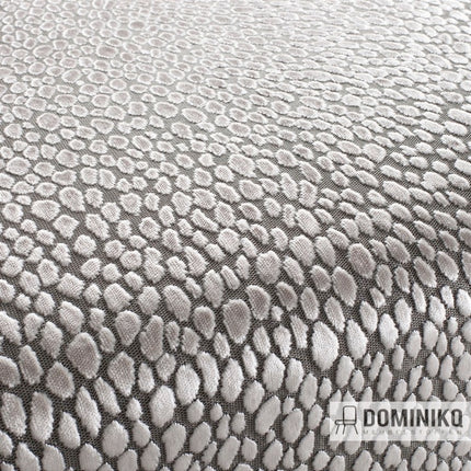 JAB Anstoetz Splendido stof met tijgerprint, driedimensionaal effect, populair voor meubelstoffering.