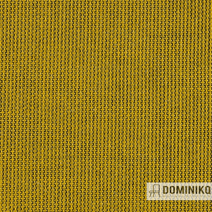 Gele meubelstof uit de Spectrum-collectie van Keymer, met grove structuur en zichtbaar weefpatroon, accentkleur door zwart onderdraad.
