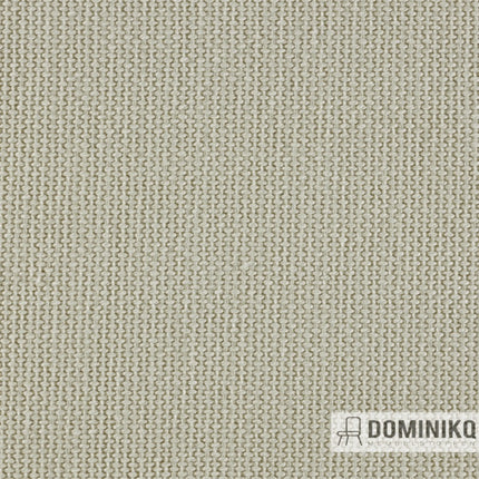 Lichtgrijze meubelstof met grove structuur uit de Keymer Spectrum stoffencollectie, benadrukt Europees design en zichtbaar weefpatroon.